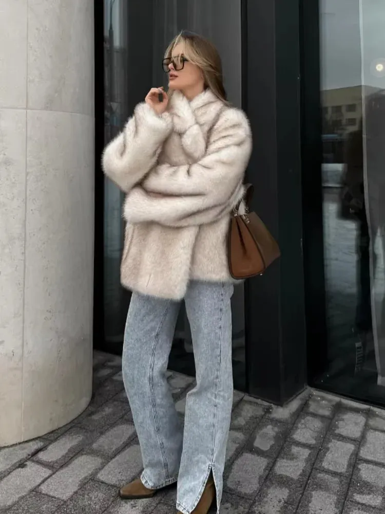 Chic white long sleeves faux fur coat