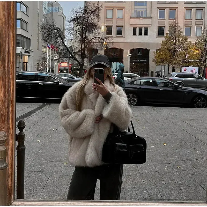 Chic white long sleeves faux fur coat