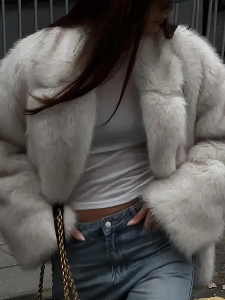 Chic white long sleeves faux fur coat