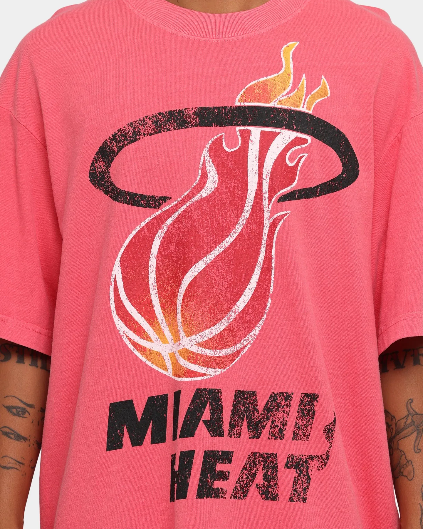 Mitchell & Ness Miami Heat Oversized TM CLR Logo T-shirt Faded Pink